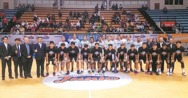 雄鹿完成逆转 库兹马31分表现抢眼（雄鹿上演逆转好戏 库兹马轰31分闪耀全场）