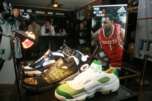 11场输8场，利物浦是自9月底以来五大联赛输球场次最多的队（近11场败8场，利物浦自9月底以来成五大联赛输球最多球队）