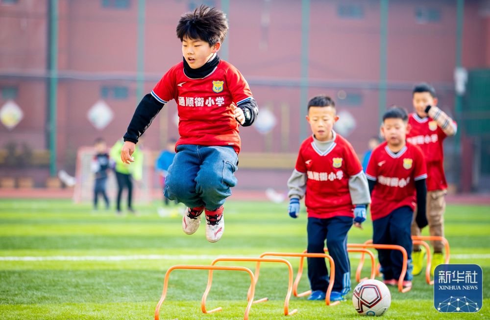 记者：多队关注赫塔16岁中场艾希霍恩，球员解约金1000-1200万（记者：多家球队有意赫塔16岁中场艾希霍恩，解约金约1000-1200万）