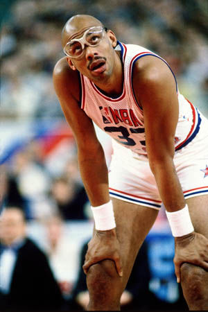 喀麦隆非洲杯大名单：姆伯莫领衔，巴索戈在列，奥纳纳无缘（喀麦隆公布非洲杯阵容：姆伯莫领军，巴索戈入选，奥纳纳落选）