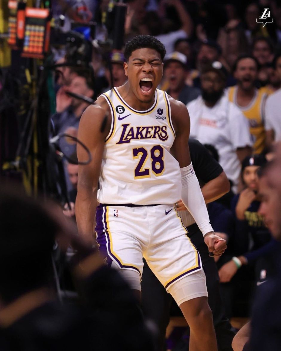 奥尔莫肩伤缺阵一个月，巴萨迎赛季关键考验（奥尔莫肩伤休战四周，巴萨迎来赛季关键期考验）