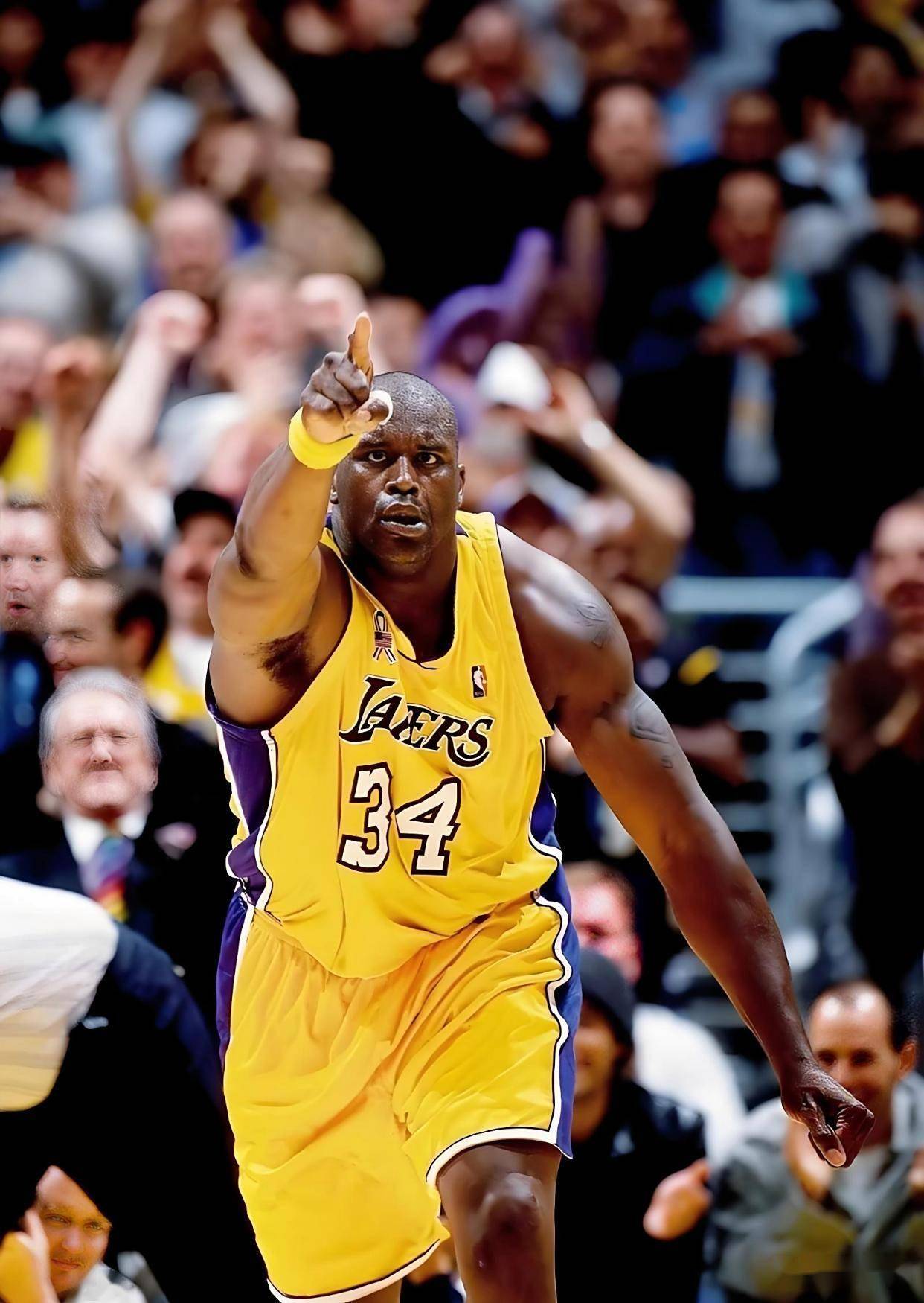 阿隆索帅位最新动态：皇马主帅在迎战毕尔巴鄂前面临极其困难局面（阿隆索执教前景更新：皇马主帅战毕尔巴鄂前遭遇严峻考验）