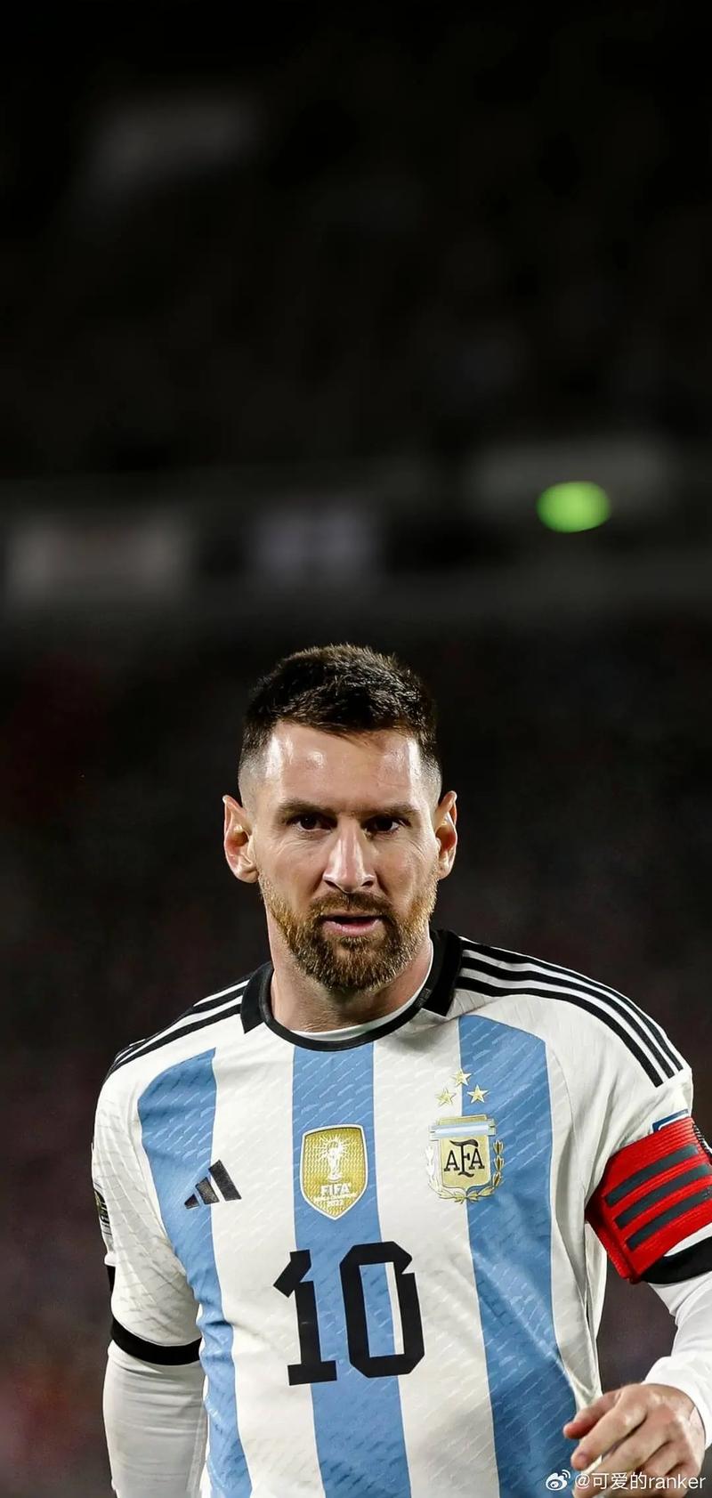 马丁内斯：昨天训练后B费让内维斯主罚任意球；更衣室氛围很好（马丁内斯透露：B费昨训后将任意球机会让给内维斯，更衣室气氛不错）